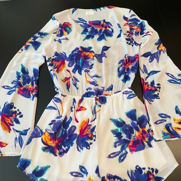 Ladies Mumu romper. Long sleeve. Excellent condition. Size Medium. - Picture 2 of 5